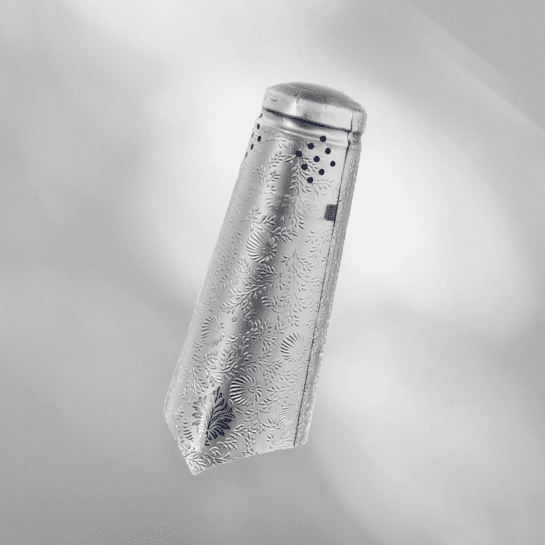 Véritable signature visuelle de la bouteille, la coiffe met en valeur vos vins effervescents dès le premier regard. Personnalisable à l'infini, elle associe esthétique, qualité et différenciation pour renforcer l'image de vos cuvées et séduire vos consommateurs.